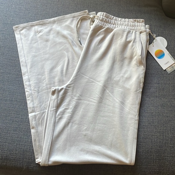 Vuori Halo Essential Wideleg Ecru Heather NWT - Picture 7 of 9